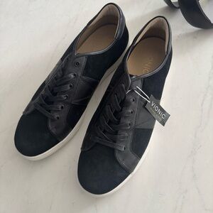 Vionic Black Sneakers Sleek Design